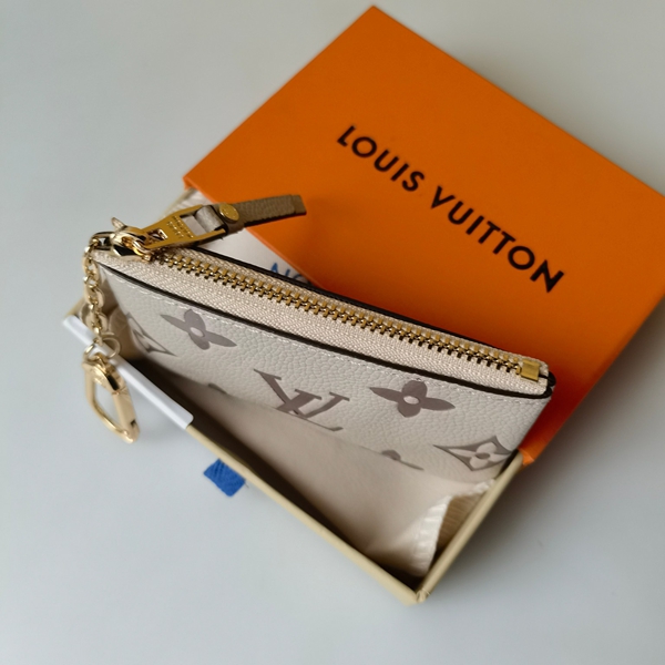 LVコピーウォレット着用イメージ